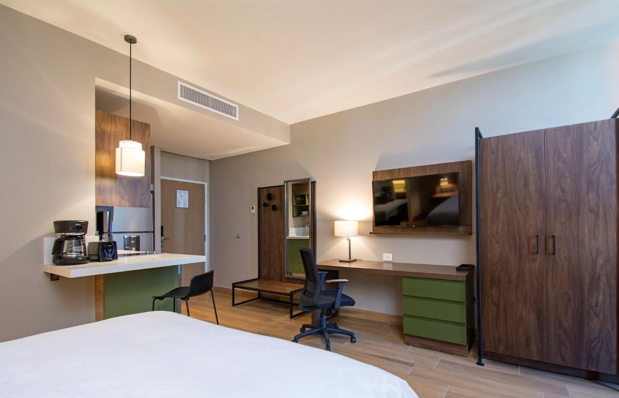 Staybridge Suites - Guadalajara Novena By Ihg Exterior foto